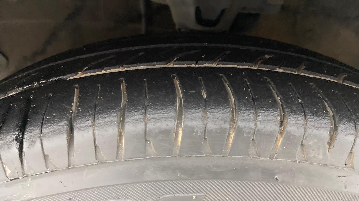 2013 Hyundai i10 MAGNA 1.2, Petrol, Manual, 68,730 km, Left Front Tyre Tread