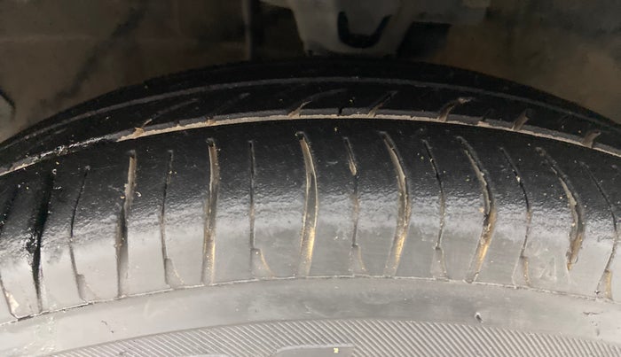 2013 Hyundai i10 MAGNA 1.2, Petrol, Manual, 68,730 km, Left Front Tyre Tread