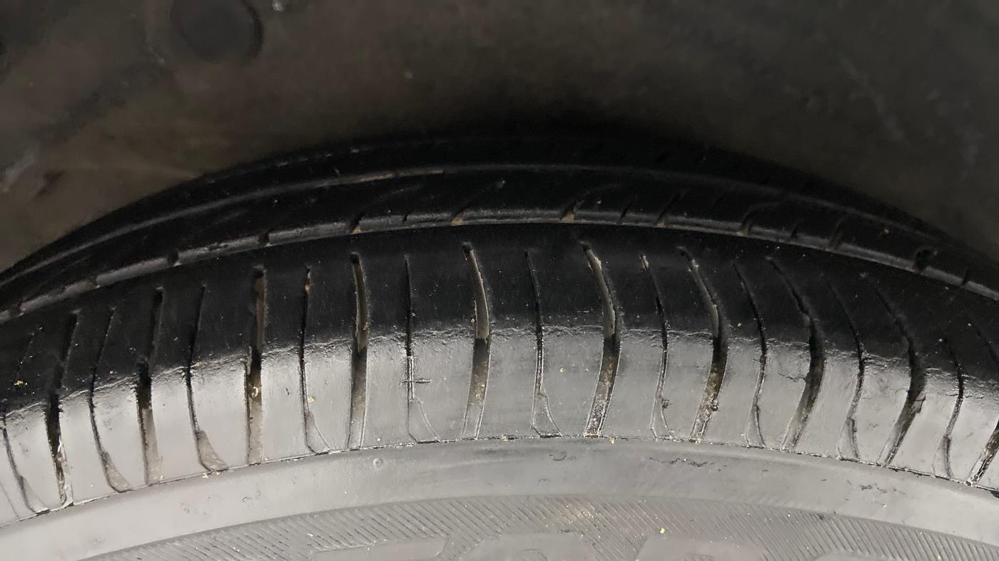 2013 Hyundai i10 MAGNA 1.2, Petrol, Manual, 68,730 km, Right Rear Tyre Tread
