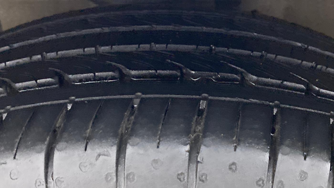 2020 Maruti Ciaz ALPHA 1.5 AT SHVS, Petrol, Automatic, 11,169 km, Left Front Tyre Tread