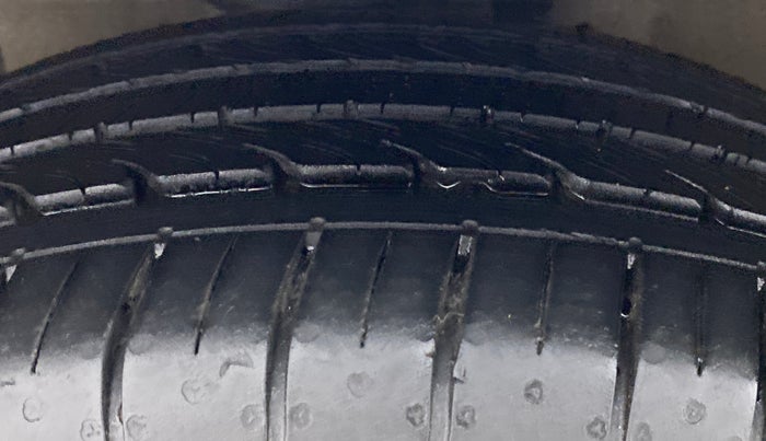 2020 Maruti Ciaz ALPHA 1.5 AT SHVS, Petrol, Automatic, 11,169 km, Left Front Tyre Tread