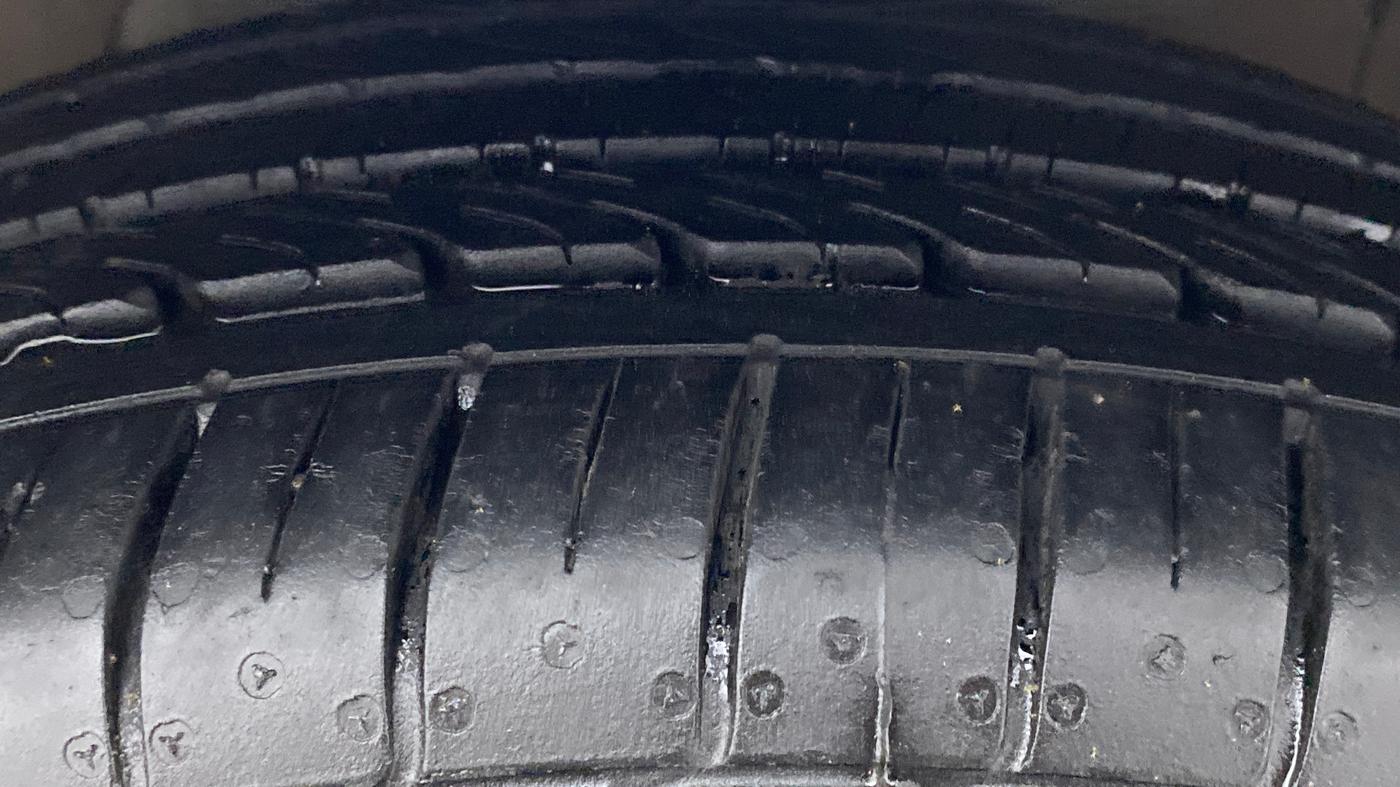 2020 Maruti Ciaz ALPHA 1.5 AT SHVS, Petrol, Automatic, 11,169 km, Right Front Tyre Tread
