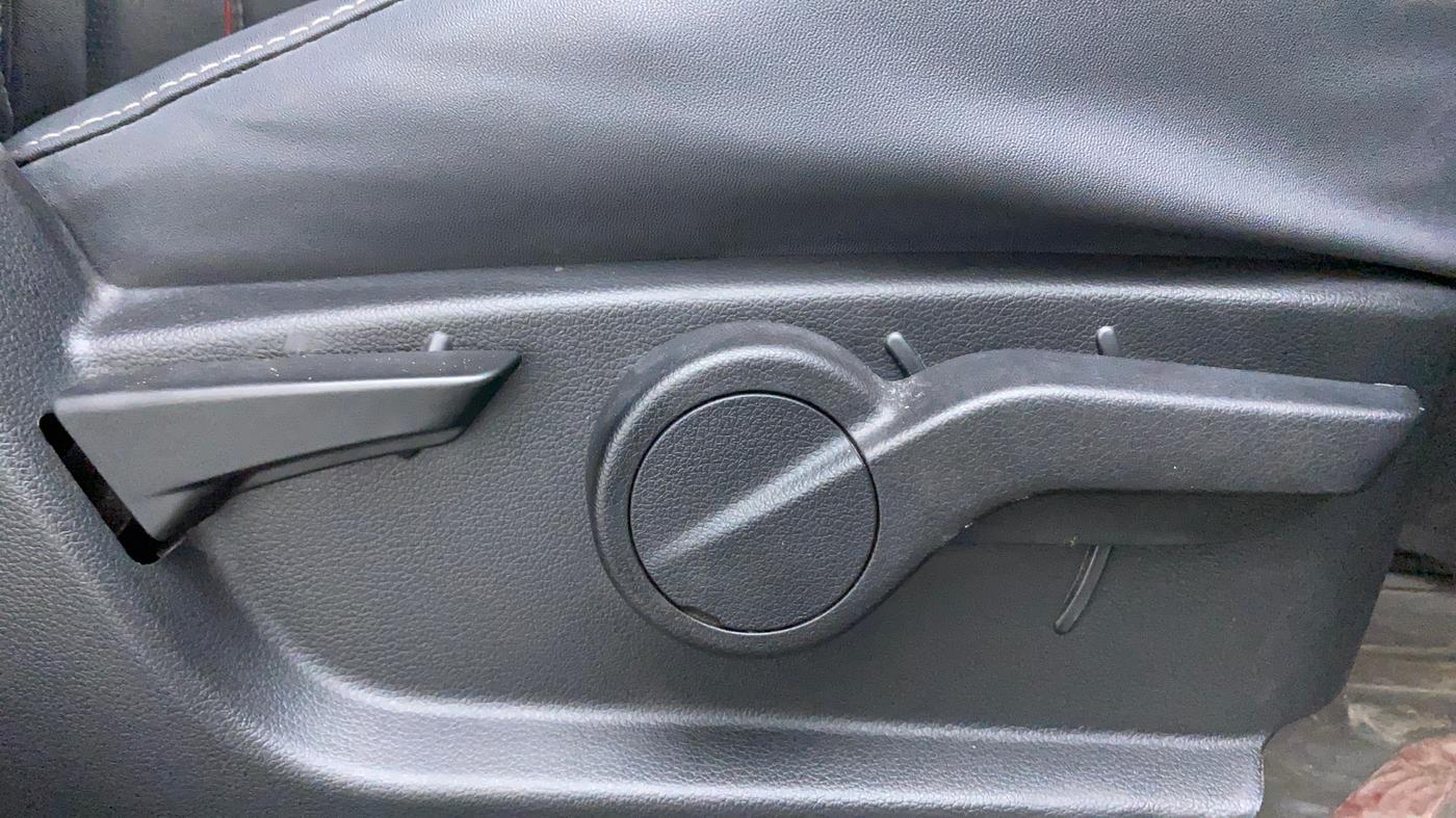 2021 Mahindra Thar LX PETROL HT 4WD AT, CNG, Automatic, 21,393 km, Driver Side Adjustment Panel