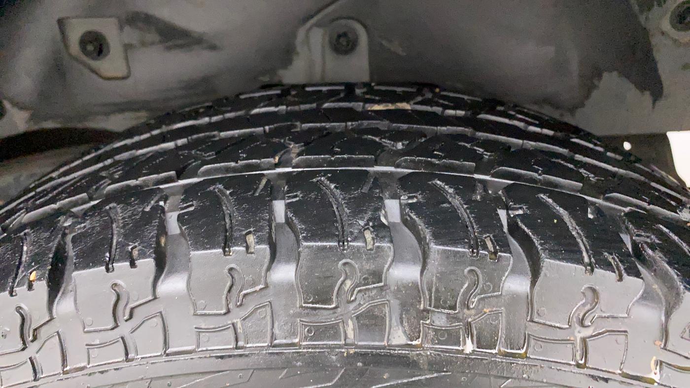2021 Mahindra Thar LX PETROL HT 4WD AT, CNG, Automatic, 21,393 km, Left Rear Tyre Tread