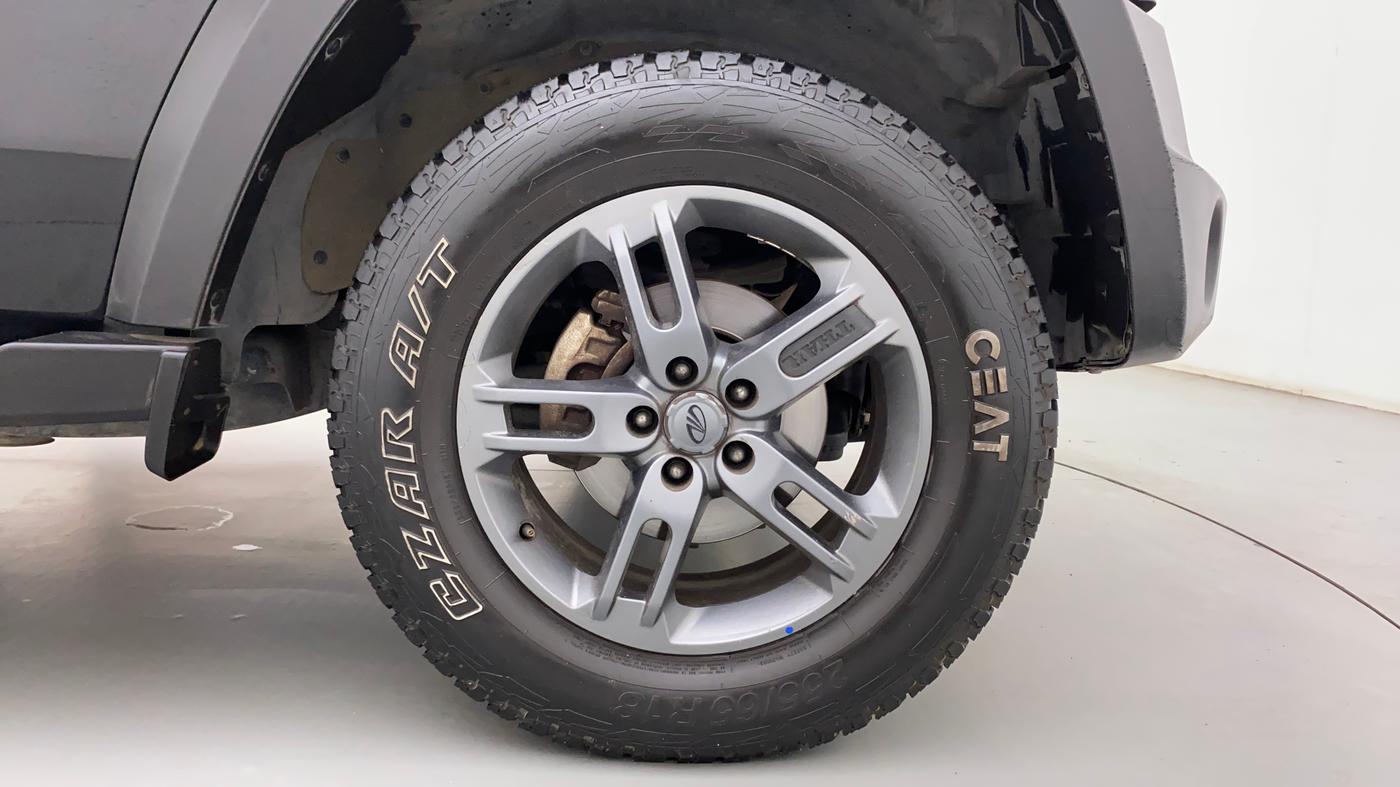 2021 Mahindra Thar LX PETROL HT 4WD AT, CNG, Automatic, 21,393 km, Right Front Wheel