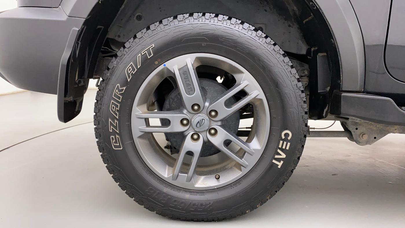 2021 Mahindra Thar LX PETROL HT 4WD AT, CNG, Automatic, 21,393 km, Right Rear Wheel