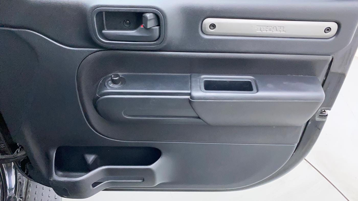 2021 Mahindra Thar LX PETROL HT 4WD AT, CNG, Automatic, 21,393 km, Driver Side Door Panels Control