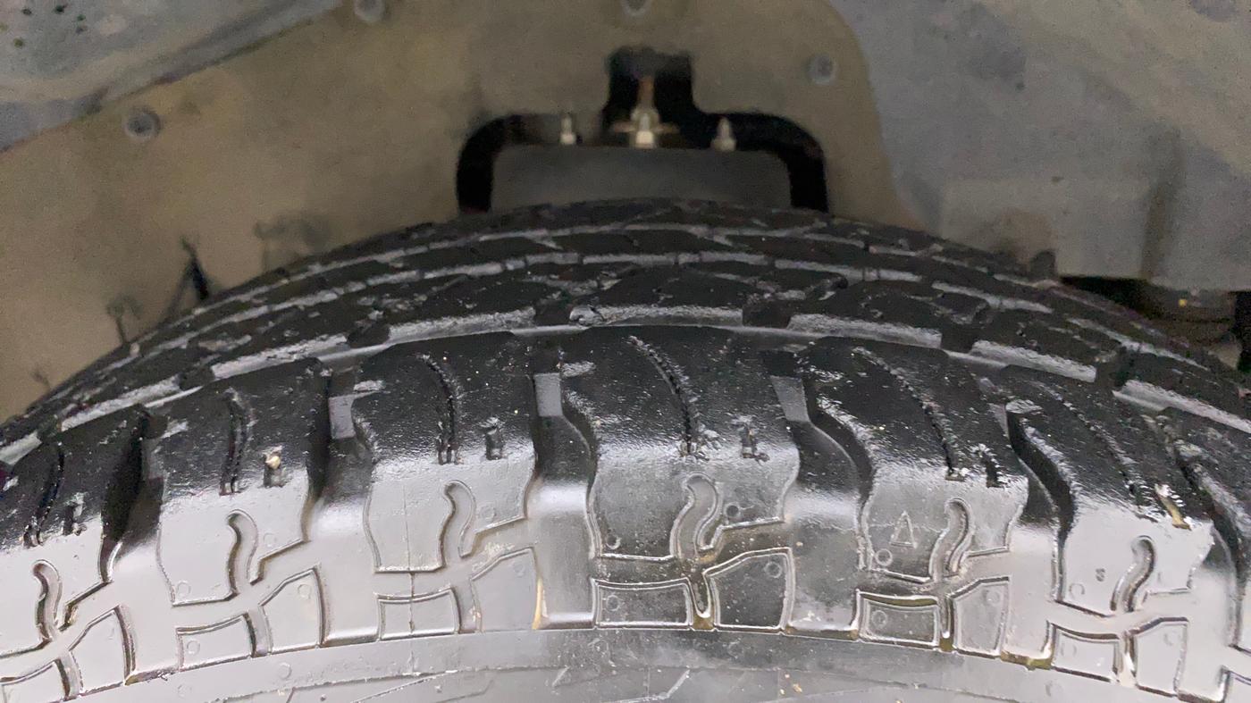 2021 Mahindra Thar LX PETROL HT 4WD AT, CNG, Automatic, 21,393 km, Right Front Tyre Tread