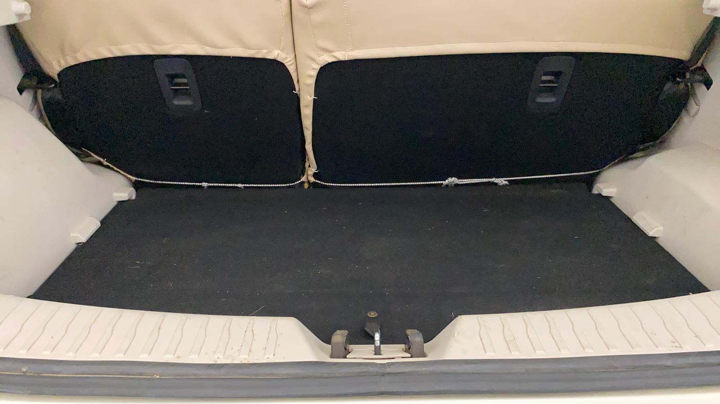 2020 Mahindra XUV300 W6 1.2 PETROL, Petrol, Manual, 15,386 km, Boot Inside
