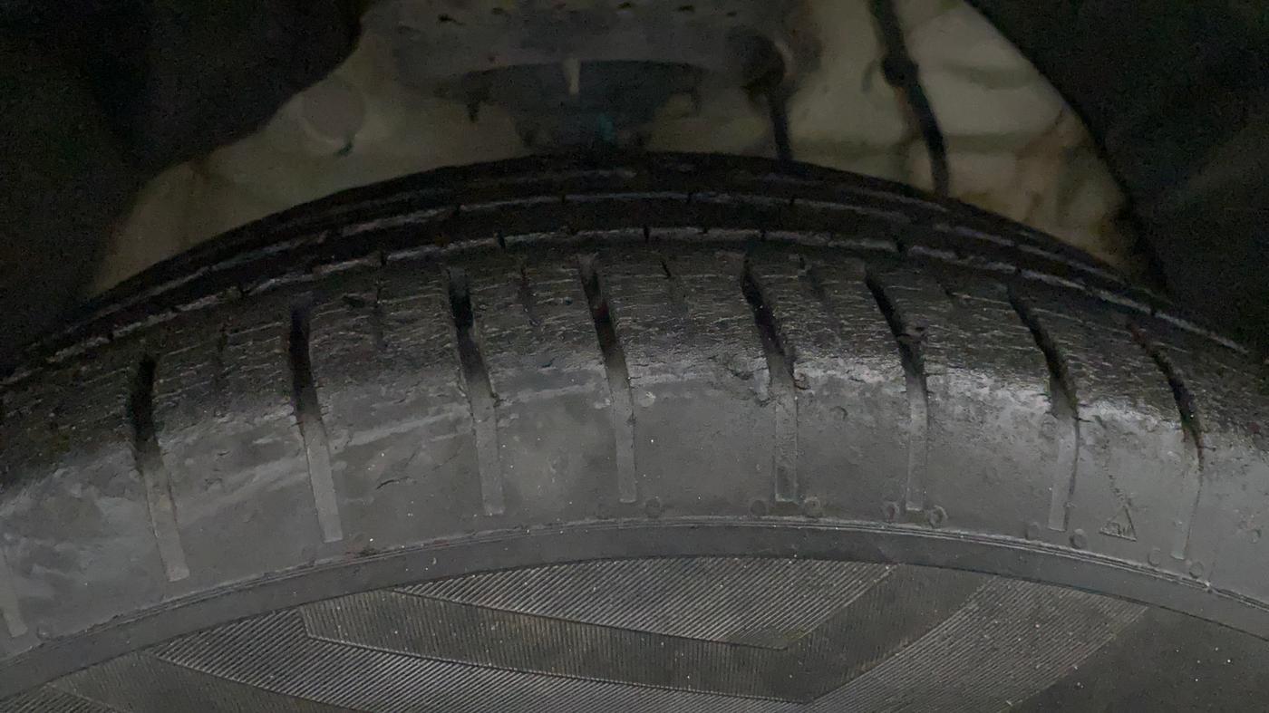 2020 Mahindra XUV300 W6 1.2 PETROL, Petrol, Manual, 15,386 km, Right Front Tyre Tread