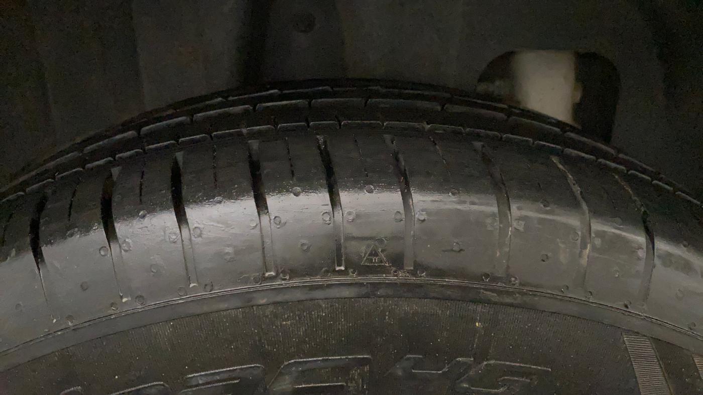 2020 Mahindra XUV300 W6 1.2 PETROL, Petrol, Manual, 15,386 km, Right Rear Tyre Tread