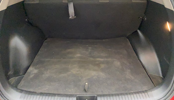 2017 Hyundai Creta 1.6 E + VTVT, Petrol, Manual, 1,00,022 km, Boot Inside