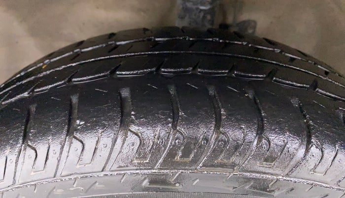 2013 Maruti Wagon R 1.0 VXI, Petrol, Manual, 22,080 km, Left Front Tyre Tread