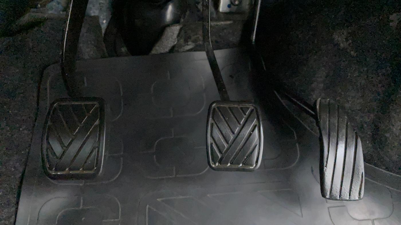 2013 Maruti Wagon R 1.0 VXI, Petrol, Manual, 22,080 km, Pedals