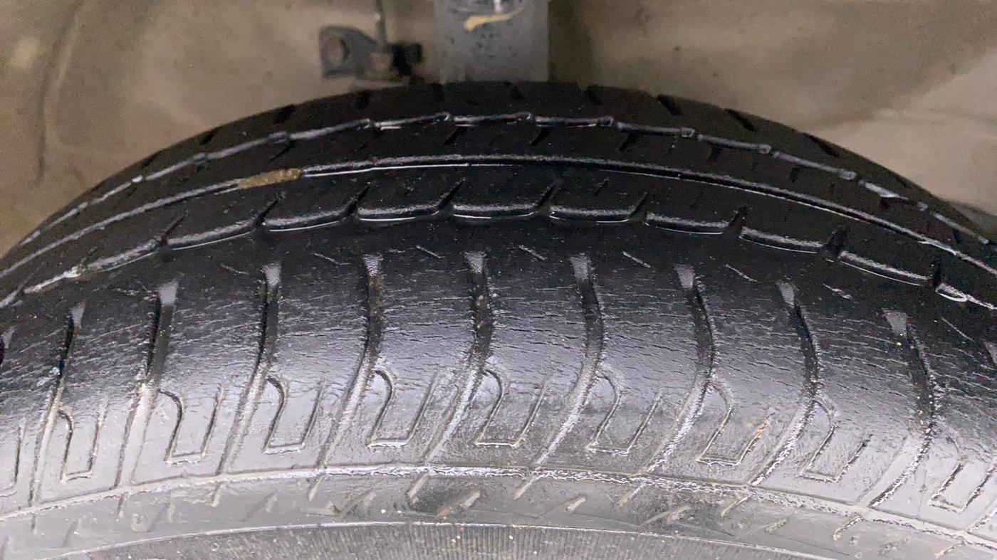 2013 Maruti Wagon R 1.0 VXI, Petrol, Manual, 22,080 km, Right Front Tyre Tread