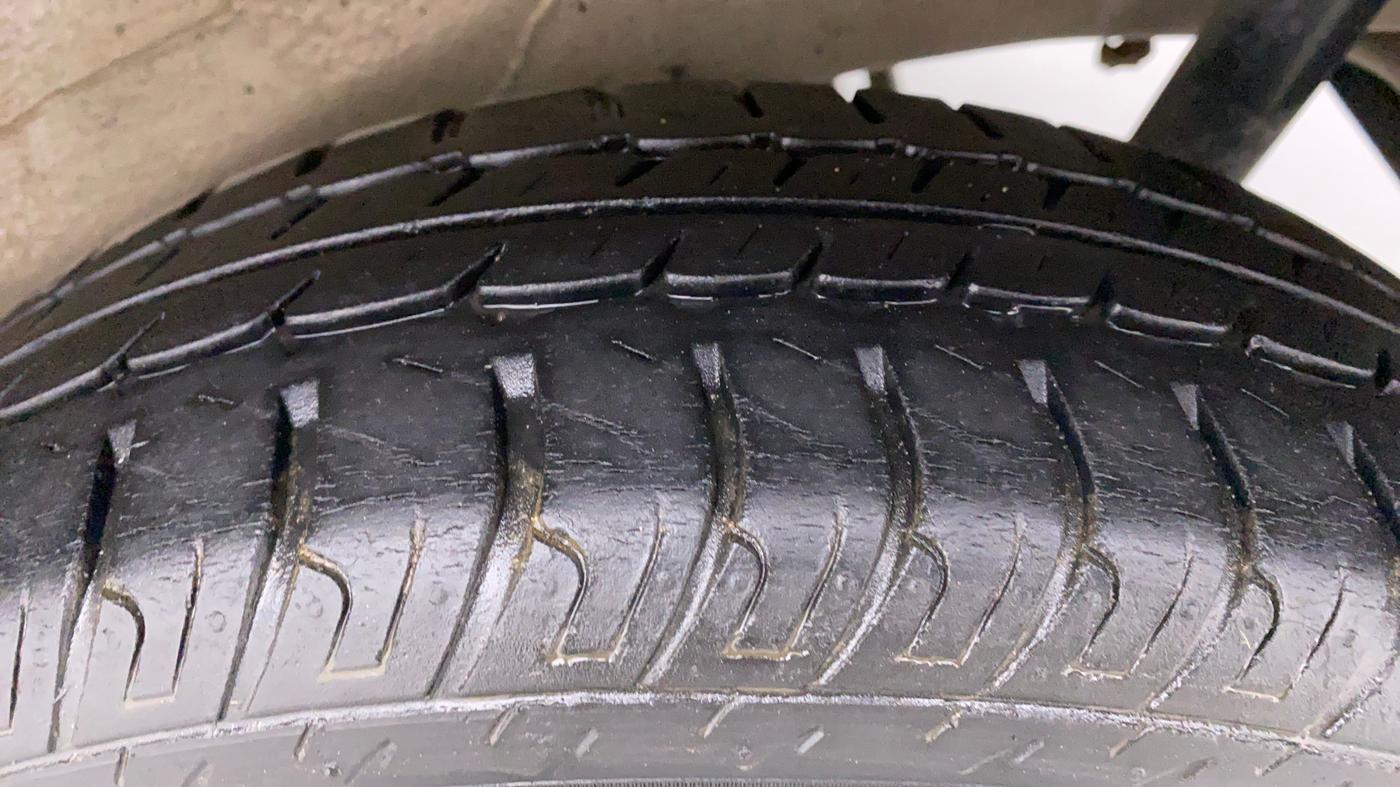 2013 Maruti Wagon R 1.0 VXI, Petrol, Manual, 22,080 km, Left Rear Tyre Tread