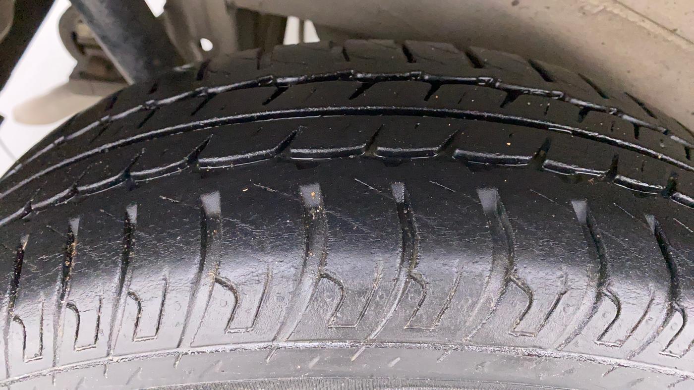 2013 Maruti Wagon R 1.0 VXI, Petrol, Manual, 22,080 km, Right Rear Tyre Tread