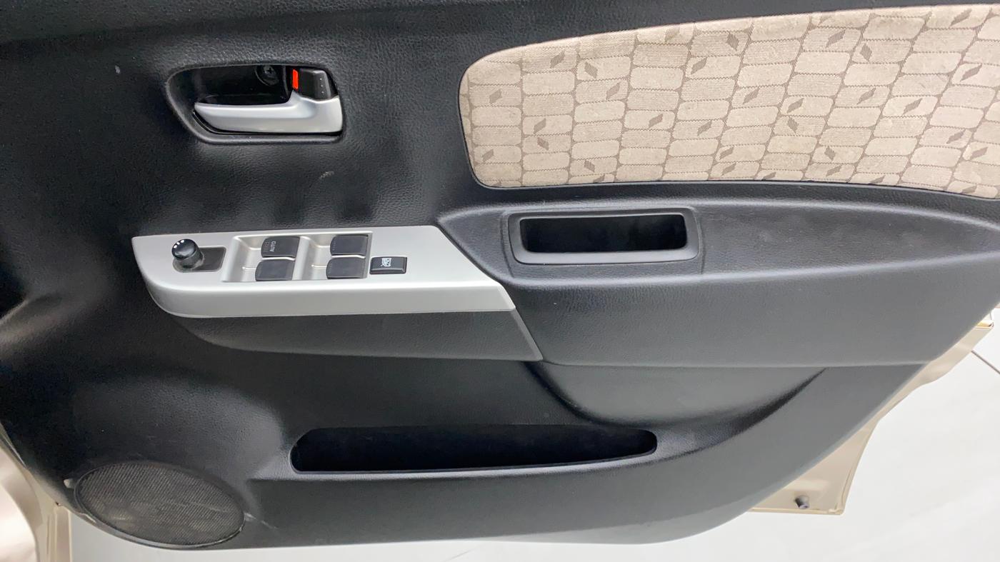 2013 Maruti Wagon R 1.0 VXI, Petrol, Manual, 22,080 km, Driver Side Door Panels Control