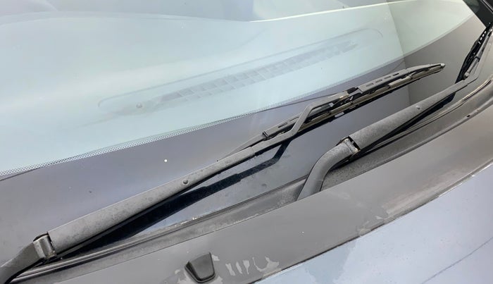 2014 Tata Zest XT PETROL, Petrol, Manual, 86,219 km, Front windshield - Wiper blade not fixed properly
