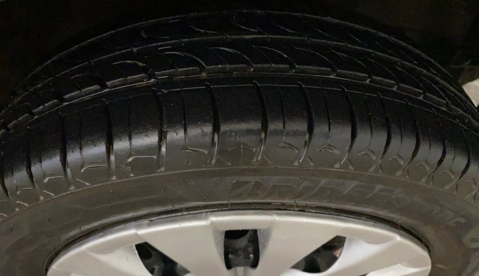 2014 Maruti Wagon R 1.0 VXI, Petrol, Manual, 64,178 km, Right Front Tyre Tread