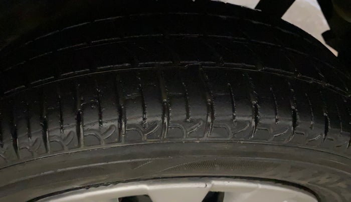 2014 Maruti Wagon R 1.0 VXI, Petrol, Manual, 64,178 km, Left Rear Tyre Tread