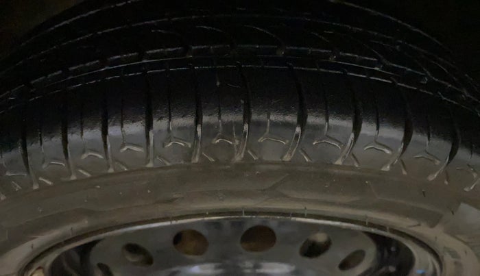 2014 Maruti Wagon R 1.0 VXI, Petrol, Manual, 64,178 km, Left Front Tyre Tread