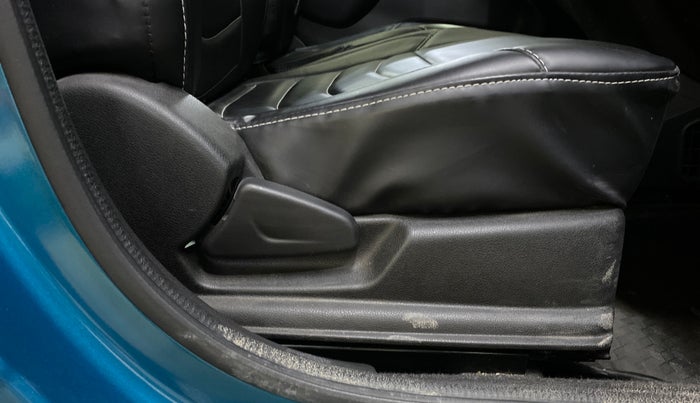 2025 Renault Kwid RXL(O) 1.0L AMT, Petrol, Automatic, 4,793 km, Driver Side Adjustment Panel