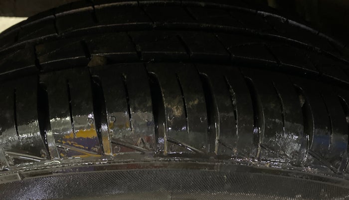 2025 Renault Kwid RXL(O) 1.0L AMT, Petrol, Automatic, 4,793 km, Right Rear Tyre Tread