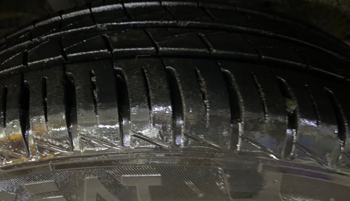 2025 Renault Kwid RXL(O) 1.0L AMT, Petrol, Automatic, 4,793 km, Right Front Tyre Tread