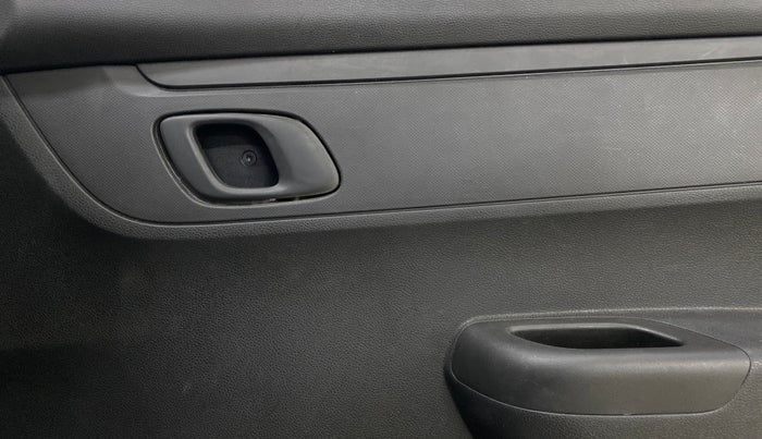 2025 Renault Kwid RXL(O) 1.0L AMT, Petrol, Automatic, 4,793 km, Driver Side Door Panels Control