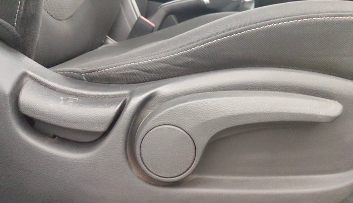 2016 Hyundai Creta S 1.6 PETROL, Petrol, Manual, 36,363 km, Driver Side Adjustment Panel