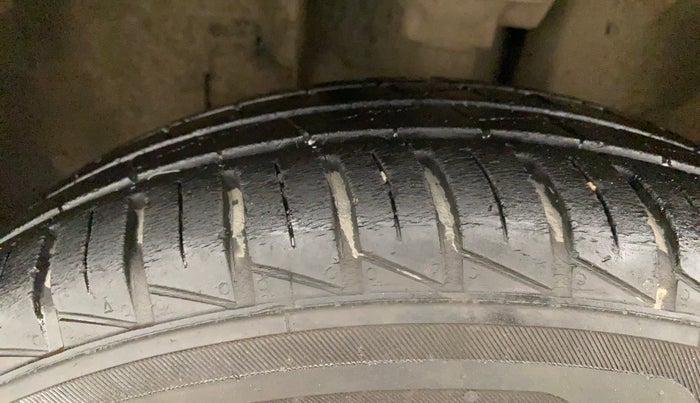 2023 Renault Kwid RXT 1.0 AMT, Petrol, Automatic, 25,339 km, Left Front Tyre Tread