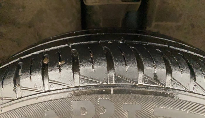 2023 Renault Kwid RXT 1.0 AMT, Petrol, Automatic, 25,339 km, Right Front Tyre Tread