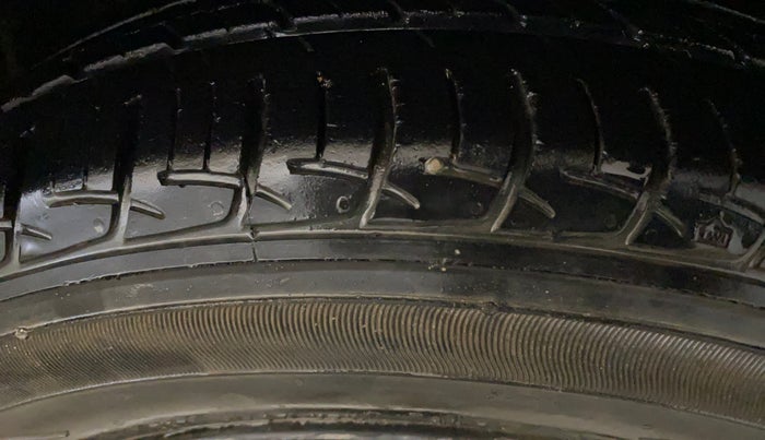 2017 Maruti Baleno DELTA PETROL 1.2, Petrol, Manual, 83,418 km, Right Front Tyre Tread