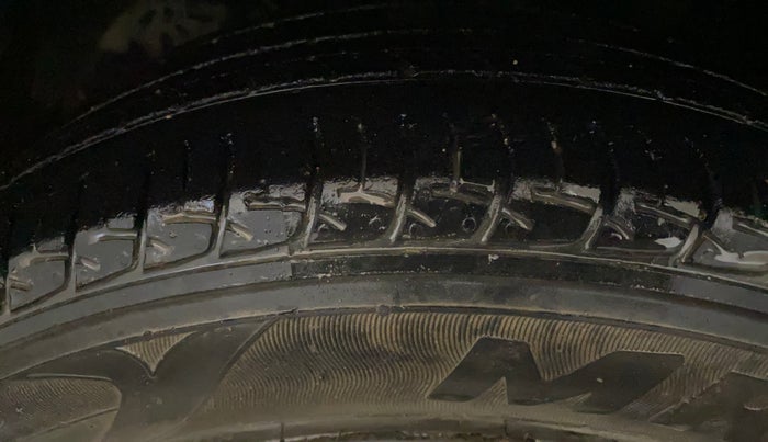 2017 Maruti Baleno DELTA PETROL 1.2, Petrol, Manual, 83,418 km, Left Front Tyre Tread