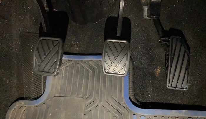 2017 Maruti Baleno DELTA PETROL 1.2, Petrol, Manual, 83,418 km, Pedals