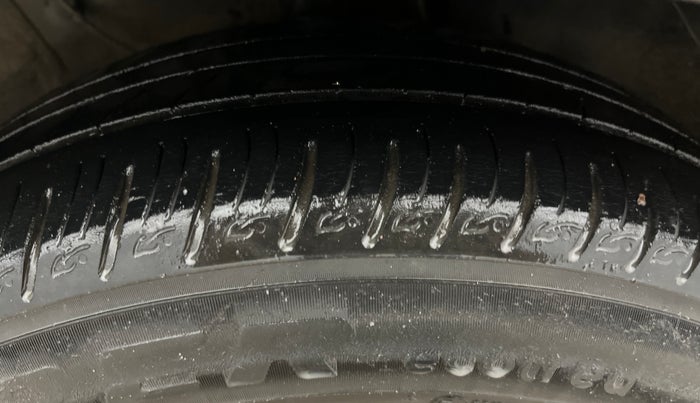 2022 KIA SONET HTX ANNIVERSARY EDITION 1.5, Diesel, Manual, 89,765 km, Right Front Tyre Tread