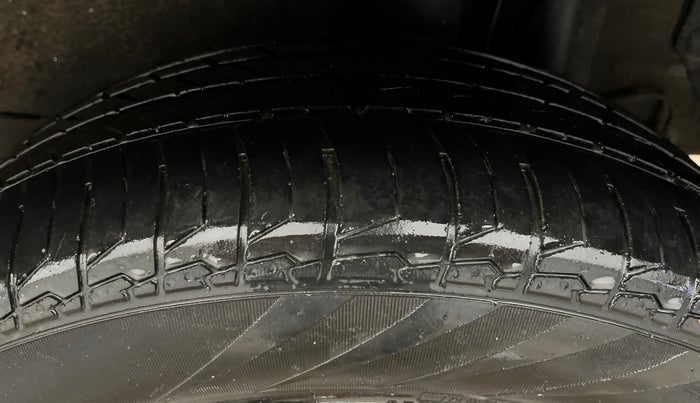 2022 KIA SONET HTX ANNIVERSARY EDITION 1.5, Diesel, Manual, 89,765 km, Left Rear Tyre Tread