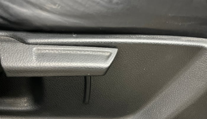 2022 KIA SONET HTX ANNIVERSARY EDITION 1.5, Diesel, Manual, 89,765 km, Driver Side Adjustment Panel