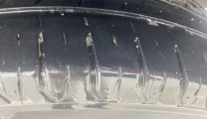 2023 Maruti Swift ZXI CNG, CNG, Manual, 28,512 km, Left Rear Tyre Tread