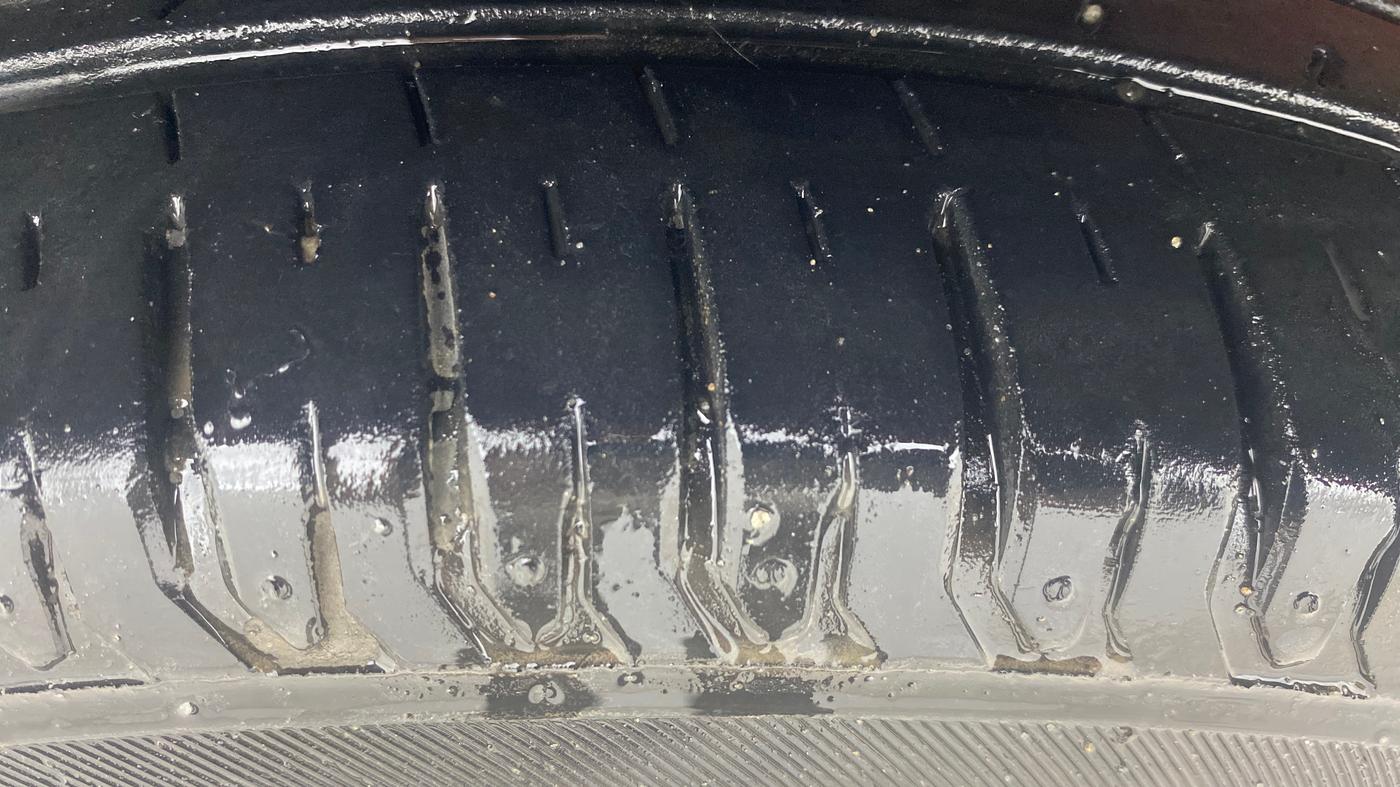 2023 Maruti Swift ZXI CNG, CNG, Manual, 28,512 km, Left Front Tyre Tread
