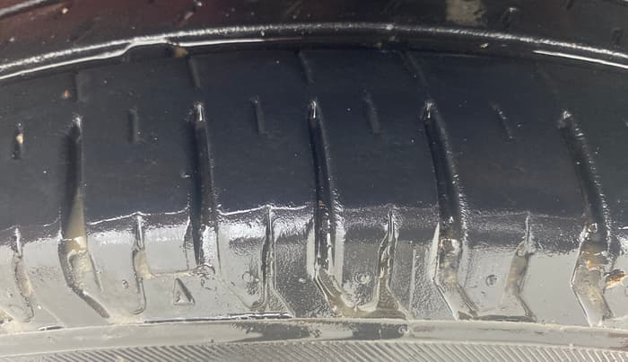 2023 Maruti Swift ZXI CNG, CNG, Manual, 28,512 km, Right Front Tyre Tread