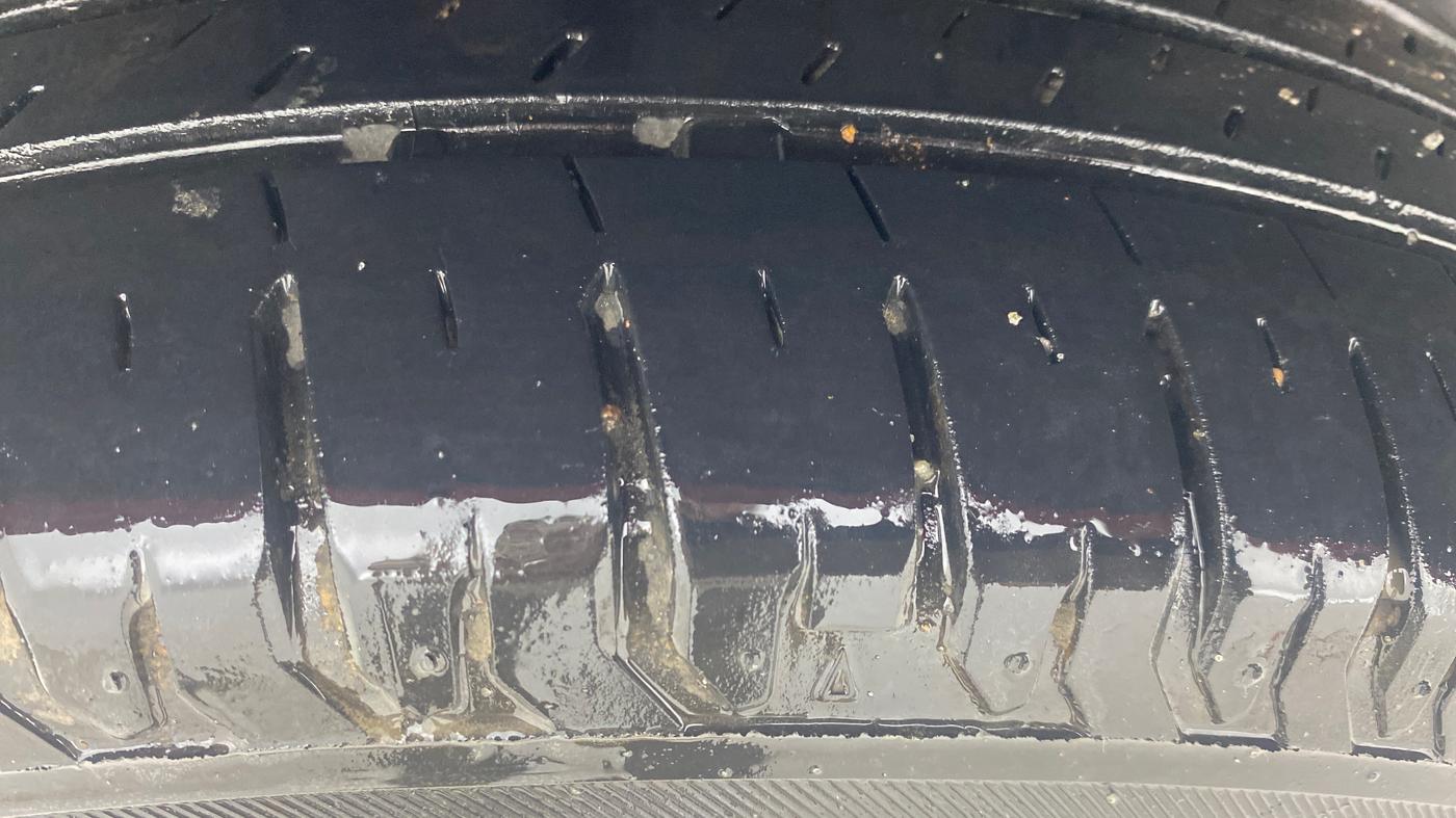 2023 Maruti Swift ZXI CNG, CNG, Manual, 28,512 km, Right Rear Tyre Tread