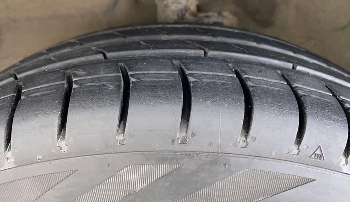 2016 Maruti Celerio VXI AMT, Petrol, Automatic, 65,851 km, Left Front Tyre Tread