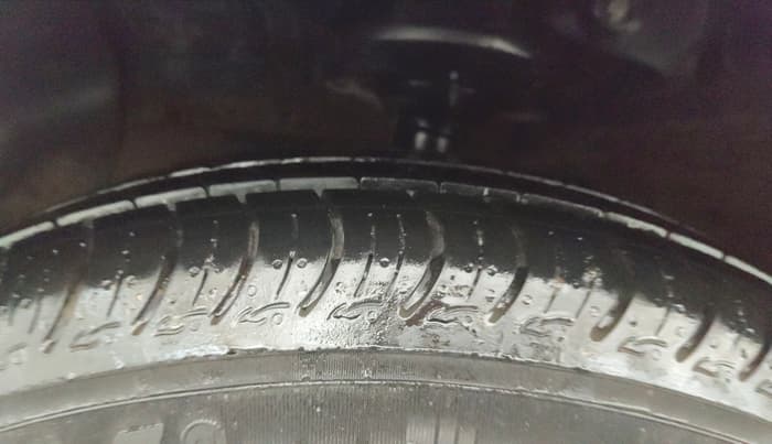 2016 Hyundai Xcent S 1.2, Petrol, Manual, 14,234 km, Left Front Tyre Tread