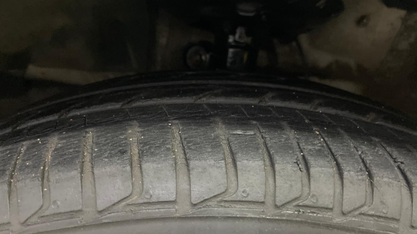 2015 Honda City 1.5L I-VTEC SV, Petrol, Manual, 1,12,640 km, Left Front Tyre Tread