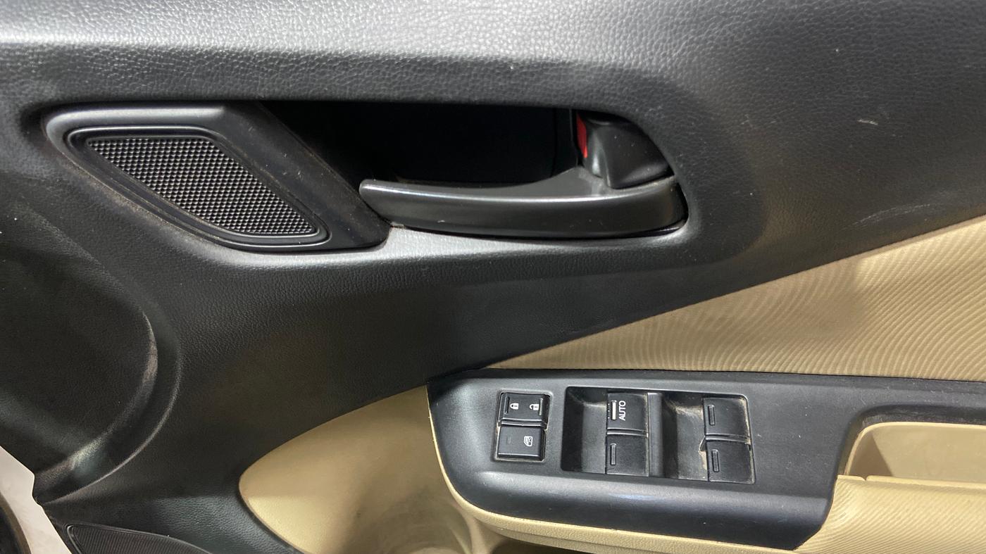 2015 Honda City 1.5L I-VTEC SV, Petrol, Manual, 1,12,640 km, Driver Side Door Panels Control