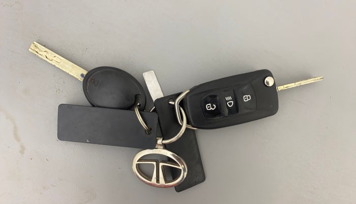 2020 Tata Tiago XZA PLUS PETROL, Petrol, Automatic, 65,535 km, Key Close Up