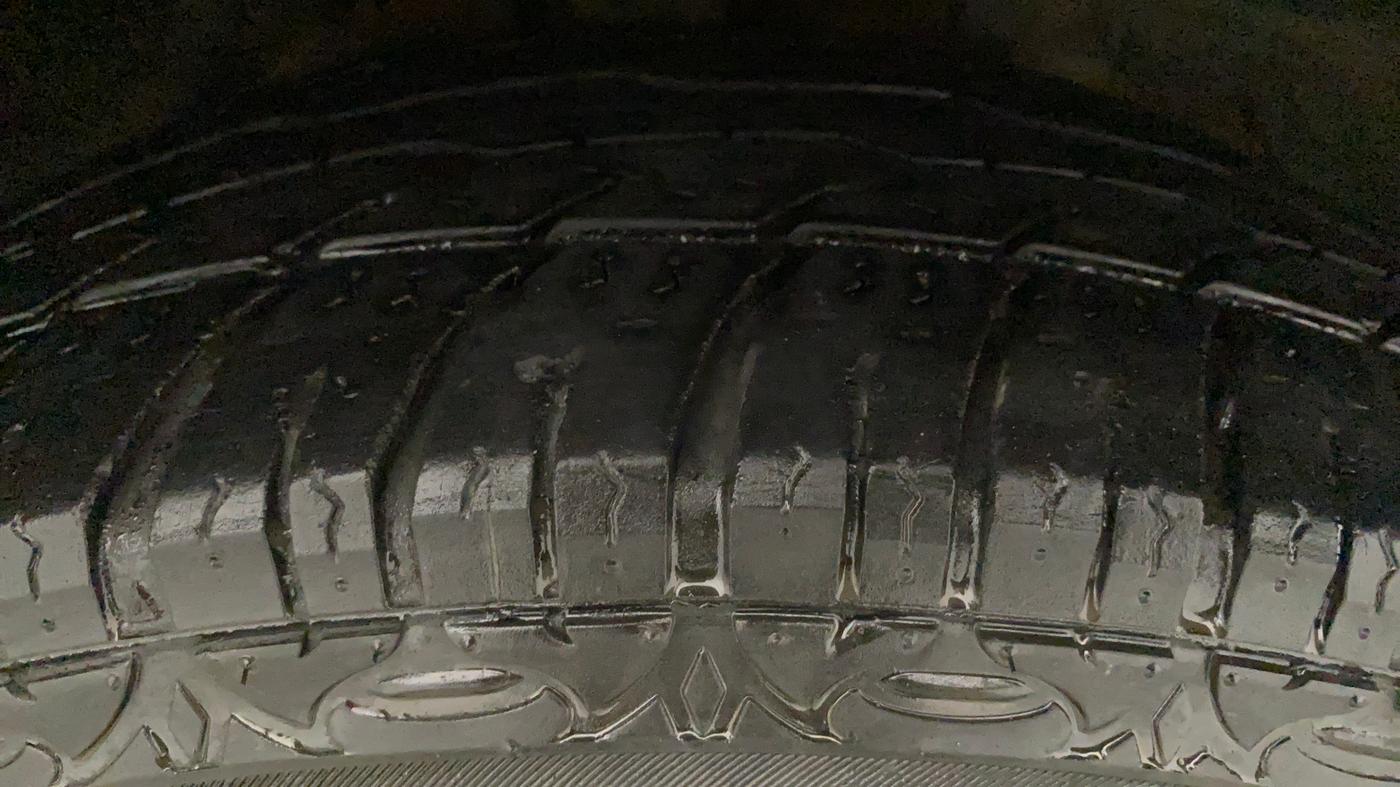 2017 Mahindra XUV500 W4, Diesel, Manual, 58,144 km, Right Front Tyre Tread