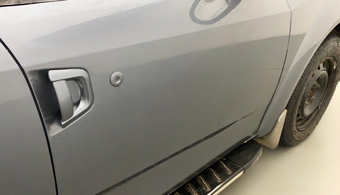 2017 Mahindra XUV500 W4, Diesel, Manual, 58,144 km, Driver-side door - Slightly dented